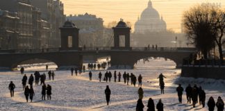 Четверти россиян не хватает зарплат на основные нужды, ростом цен на жилье заинтересовалась Счетная палата, Петербург опередил Москву по росту цен на «вторичку» Новости недвижимости о нехватки зарплат, росте цен на жилье и росте цен на вторичку в Петербурге
