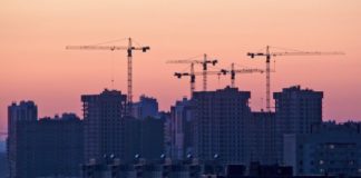 доходность падает – цены растут «В прошлом году цены на квартиры выросли более чем на 10%, целесообразность инвестирования в недвижимость сейчас – это спорный вопрос