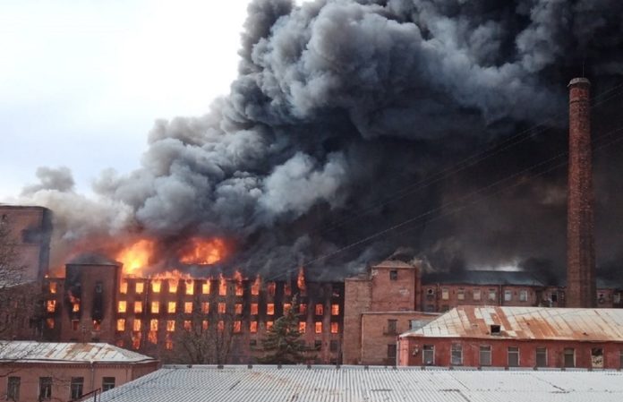 Новости недвижимости о пожаре в историческом здании Петербурга Новости недвижимости о пожаре в историческом здании Петербурга