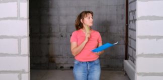 Дольщиков обяжут принимать квартиры с недоделками? Депутаты Госдумы 12 мая приняли в первом чтении законопроект, который способен кардинально изменить процесс передачи квартиры в новостройке покупателям. Речь идет о законопроекте № 1134552-7.